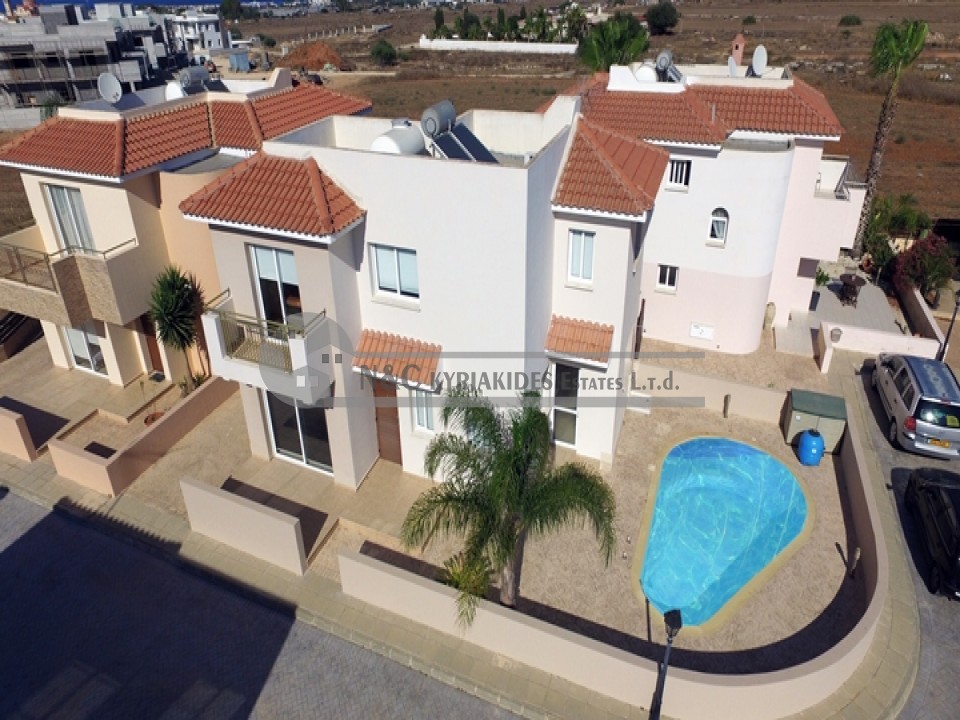 Photo #2 Villa for rent in Cyprus, Paralímni